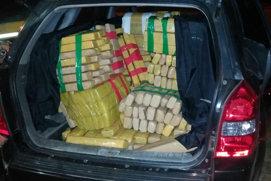 Traficante abandona veículo roubado com 781 kg de maconha na BR-163