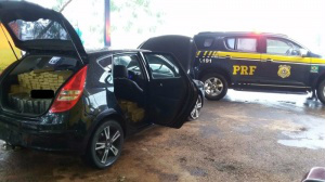 PRF vai atender acidente e encontra veículo roubado com 300 kg de maconha
