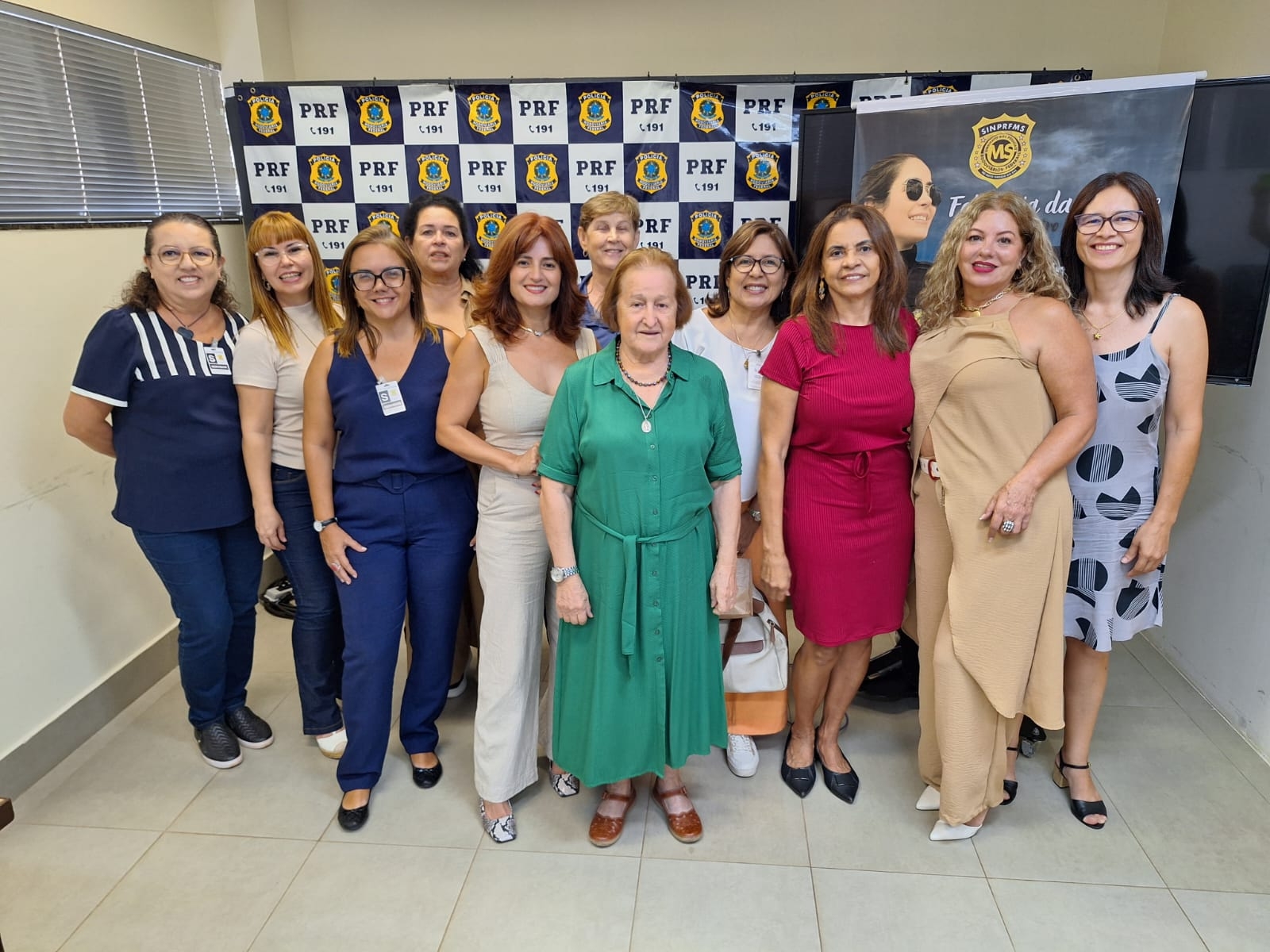 Mulheres PRFs da primeira turma de MS são homenageadas pelo SINPRF/MS