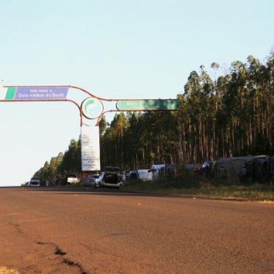 PRF orienta motoristas para evitar acidentes perto de acampamentos