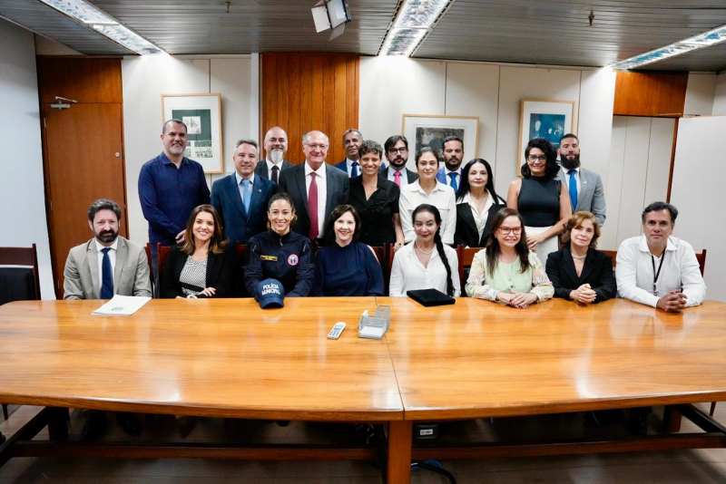 FENAPRF participa de reunião na Vice-Presidência da República 