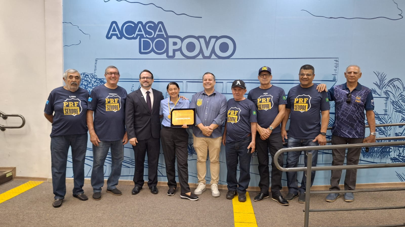 Cida, secretária do SINPRF/MS, recebe comenda da Câmara Municipal de Campo Grande