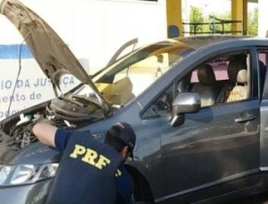 PRF flagra 51kg de cocaína em carro onde viajavam criança e adolescente